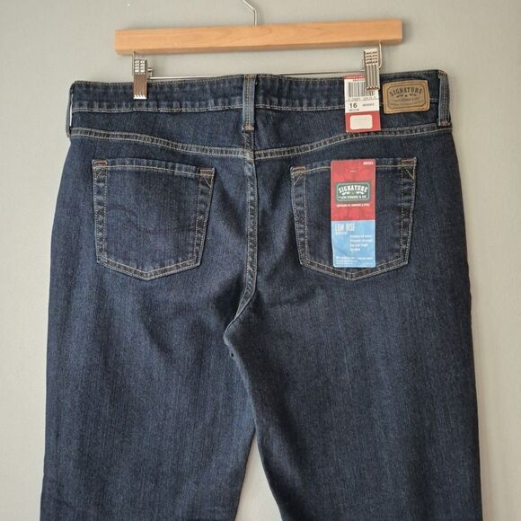 Levis Signature Blue Low Rise Boot Cut Jeans Womens 16M Inseam 30 - Picture 4 of 7